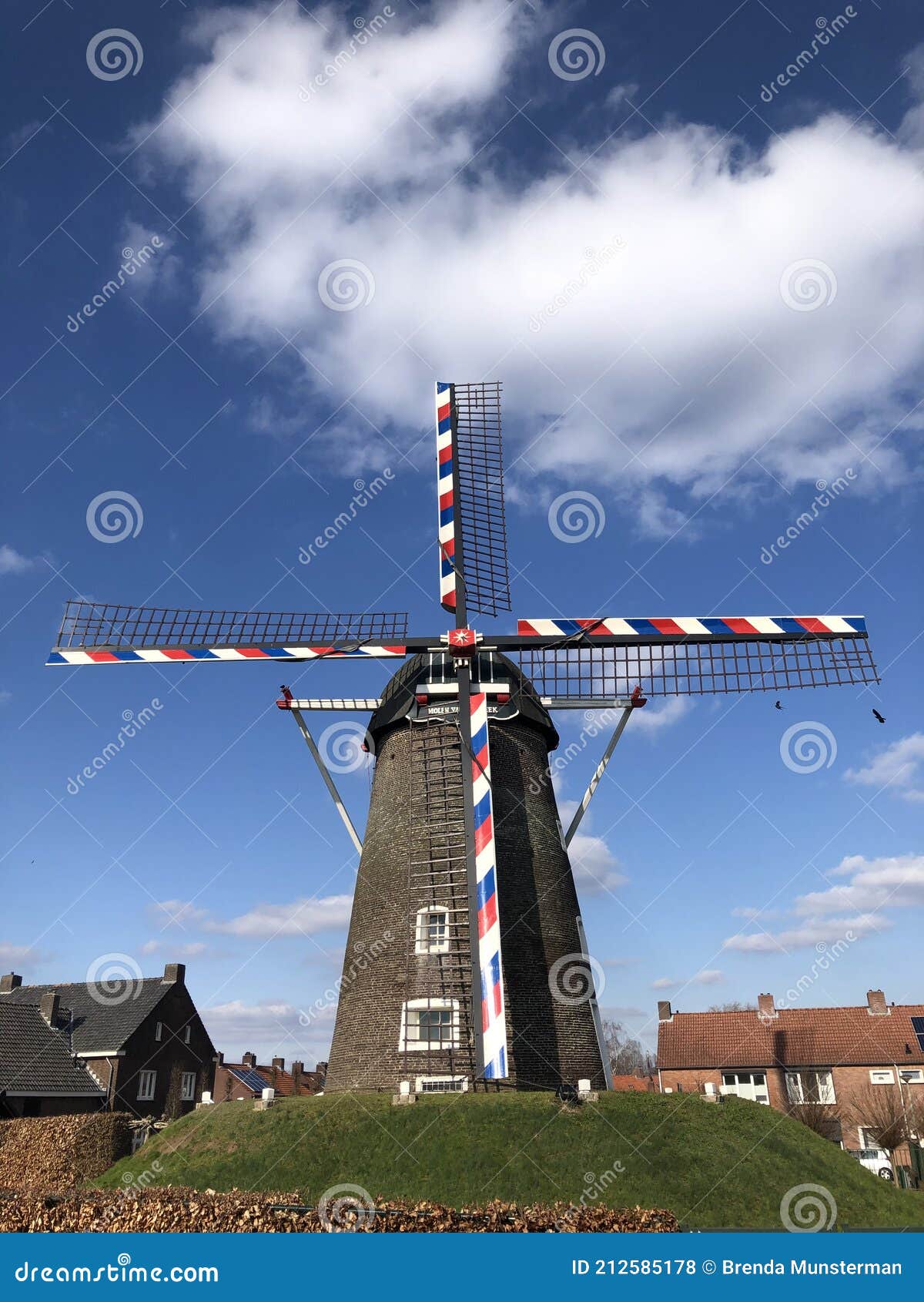 Vul in Jonge dame Mysterie 780 Mill Molen Stock Photos - Free & Royalty-Free Stock Photos from  Dreamstime