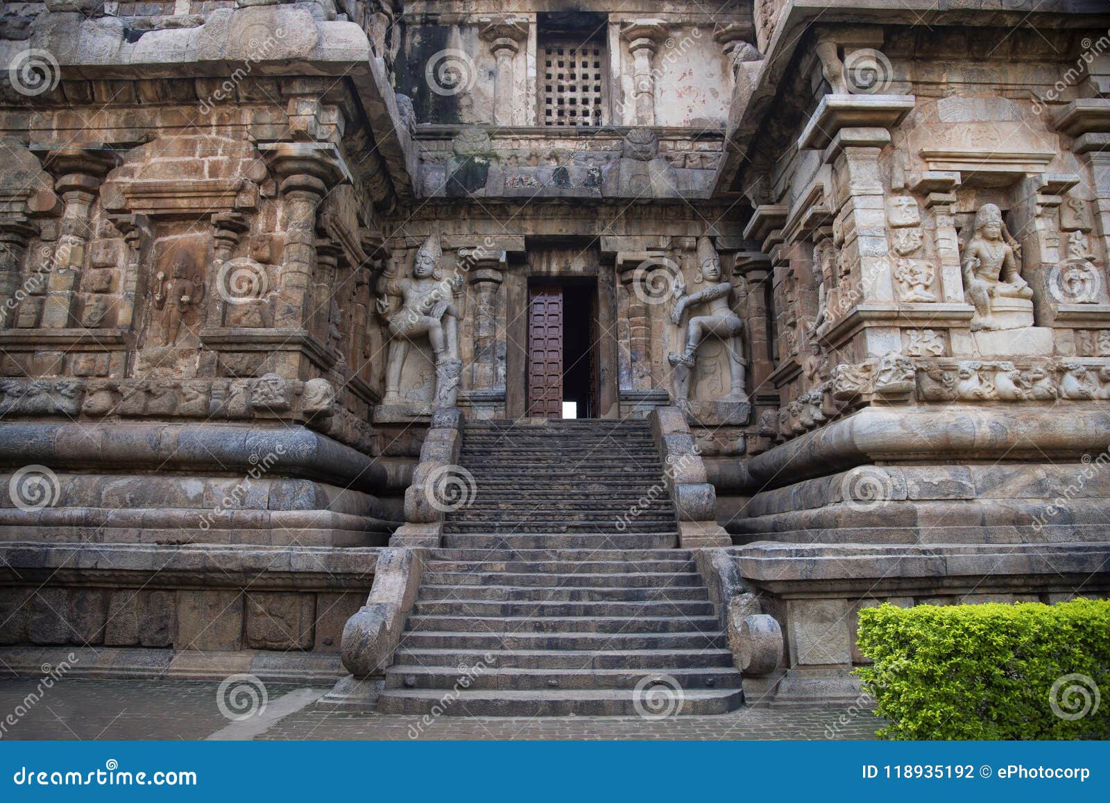 Dvarpalas lub opiekuny przy wejściem główny sanctum, Gangaikonda Cholapuram, Thanjavur, tamil nadu, India