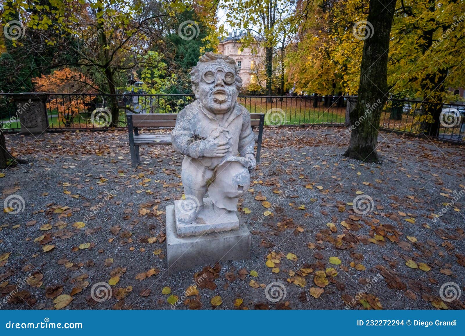 Dwarf Garden Zwergerlgarten Comedian Dwarf with Glasses 17th