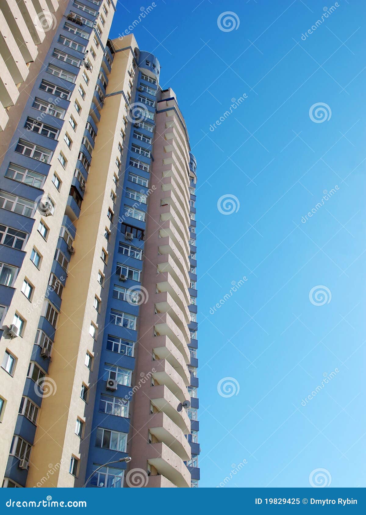Dwelling house in town stock image. Image of dark, growth 19829425
