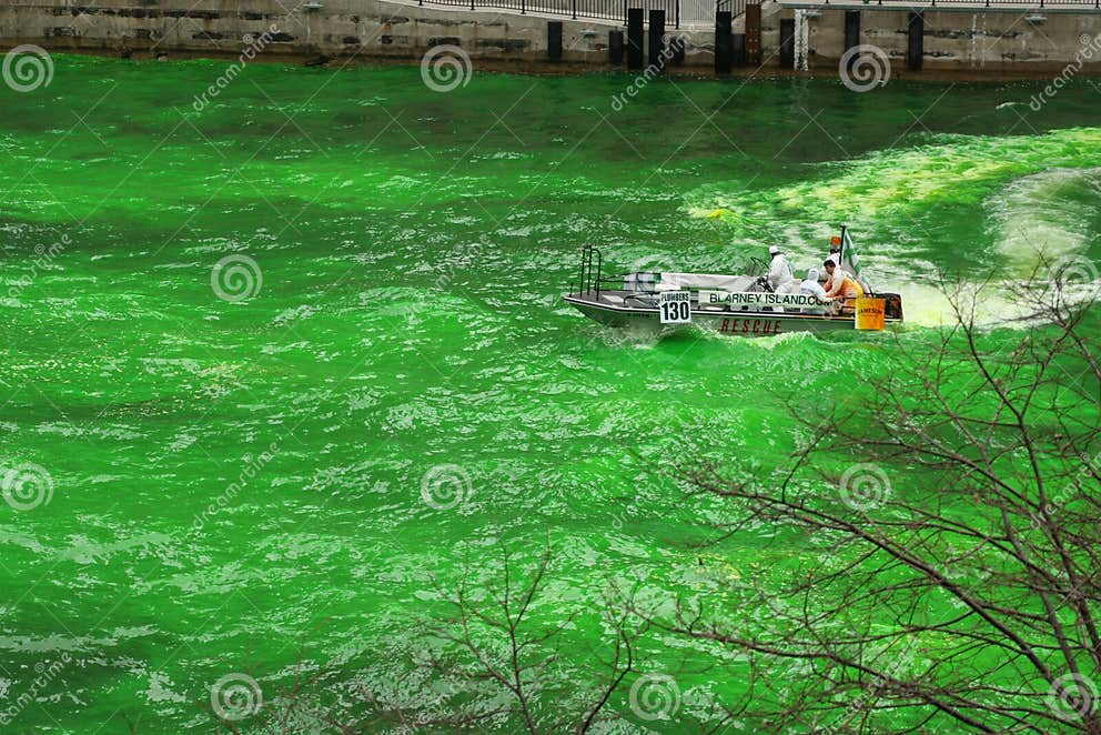 Dyeing the Chicago River on St. Patrick S Day Editorial Photo Image