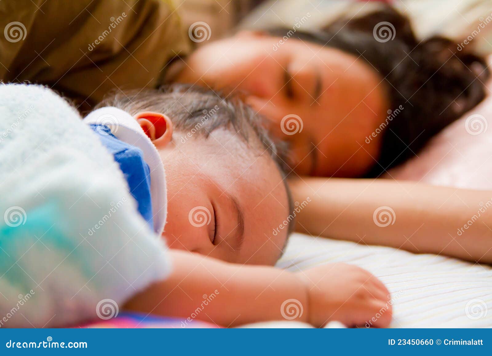 спящая мама азиатка и ее сын фото 113