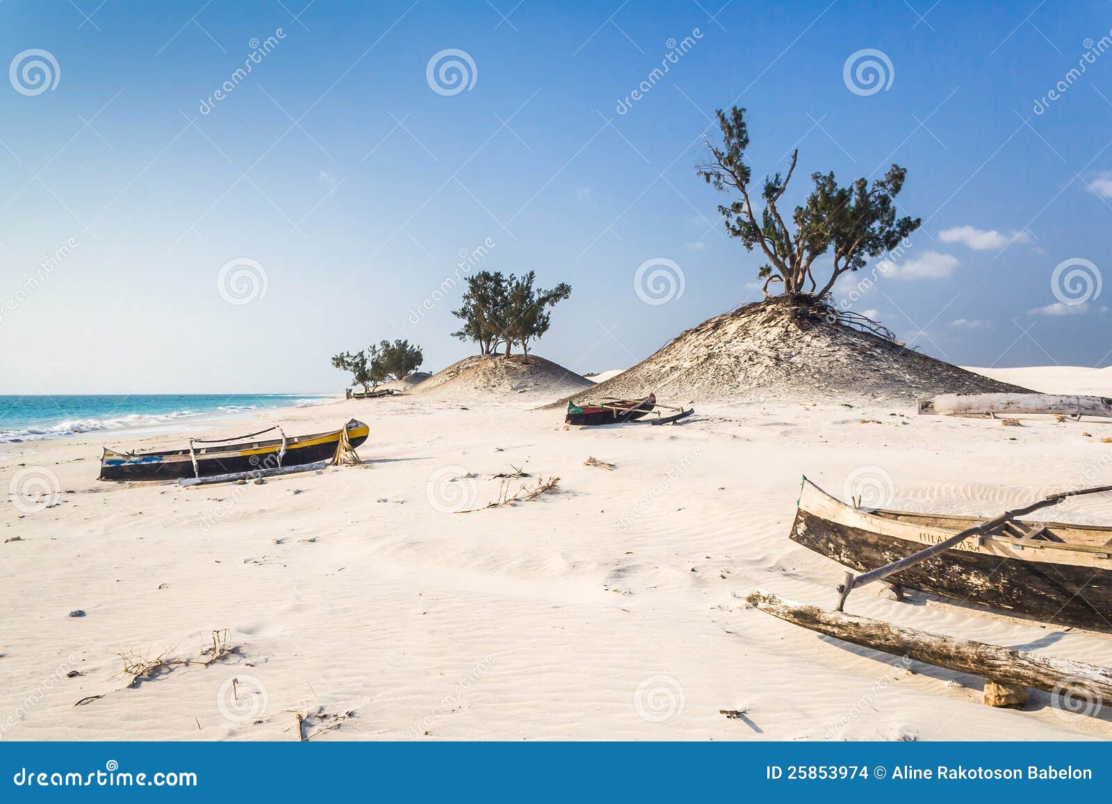 Dünen und Kanus in Südmadagaskar