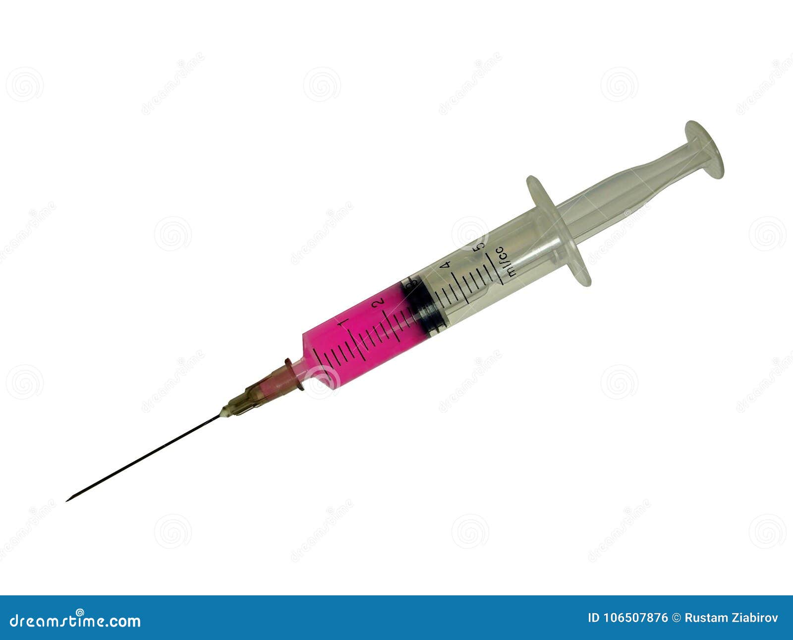 Medical syringe with a sharp needle, pink content, isolate. Σύριγγα Μίας χρήσης πλαστικό ιατρικό εργαλείο Διαφανής συσκευή για την έγχυση Σύριγγα με μια βελόνα Η βελόνα είναι αιχμηρή και λαμπρή Ένα ιατρικό εργαλείο υπό μορφή κυλίνδρου με ένα έμβολο και μια κοίλη βελόνα για τη διαχείρηση του φαρμάκου κάτω από το δέρμα, στους μυς, φλέβες