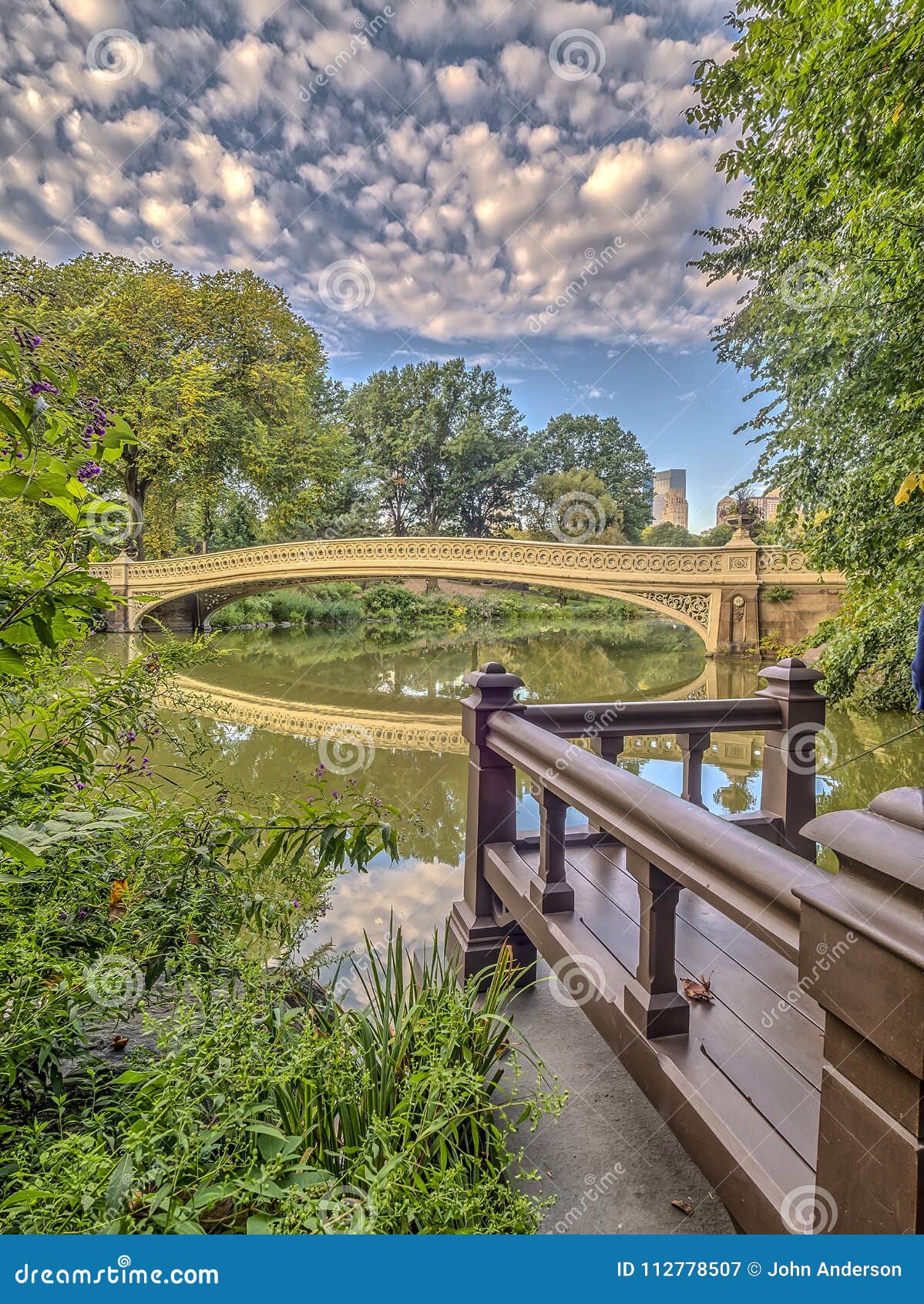 Bow bridge Central Park stockbild. Bild von grenzstein - 112778507