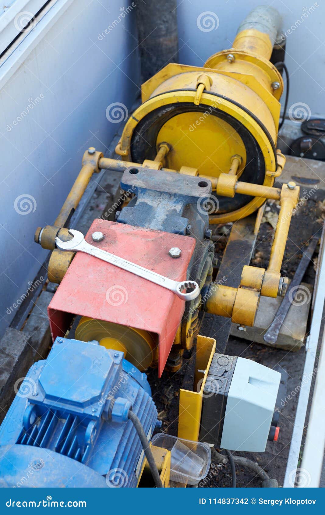 Современный гидравлический насос для перекачки отходов из канализации ...