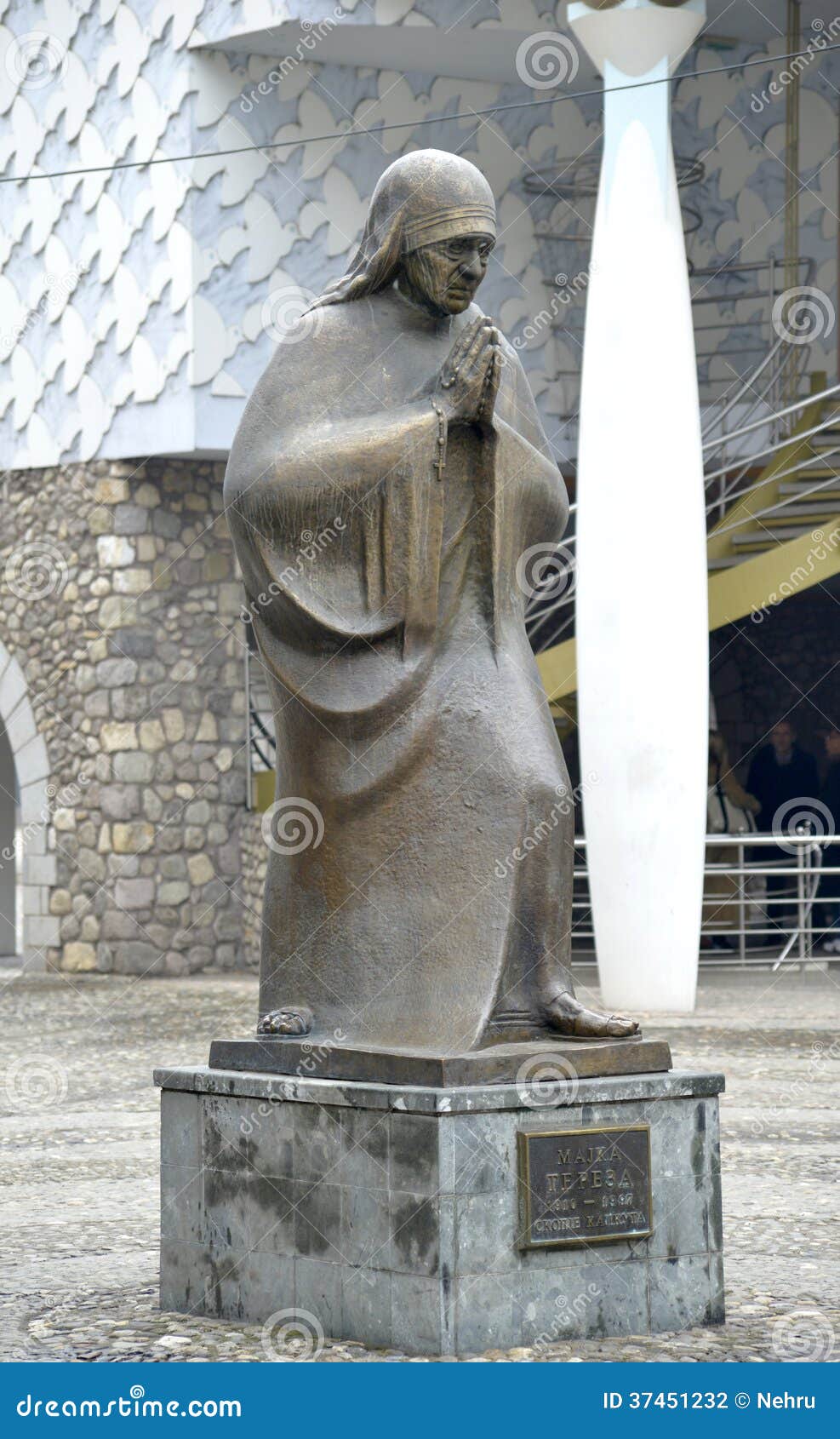 Statue of Mother Teresa in Skopje, Macedonia. Picture of Monument of Mother Teresa in Skopje, Macedonia