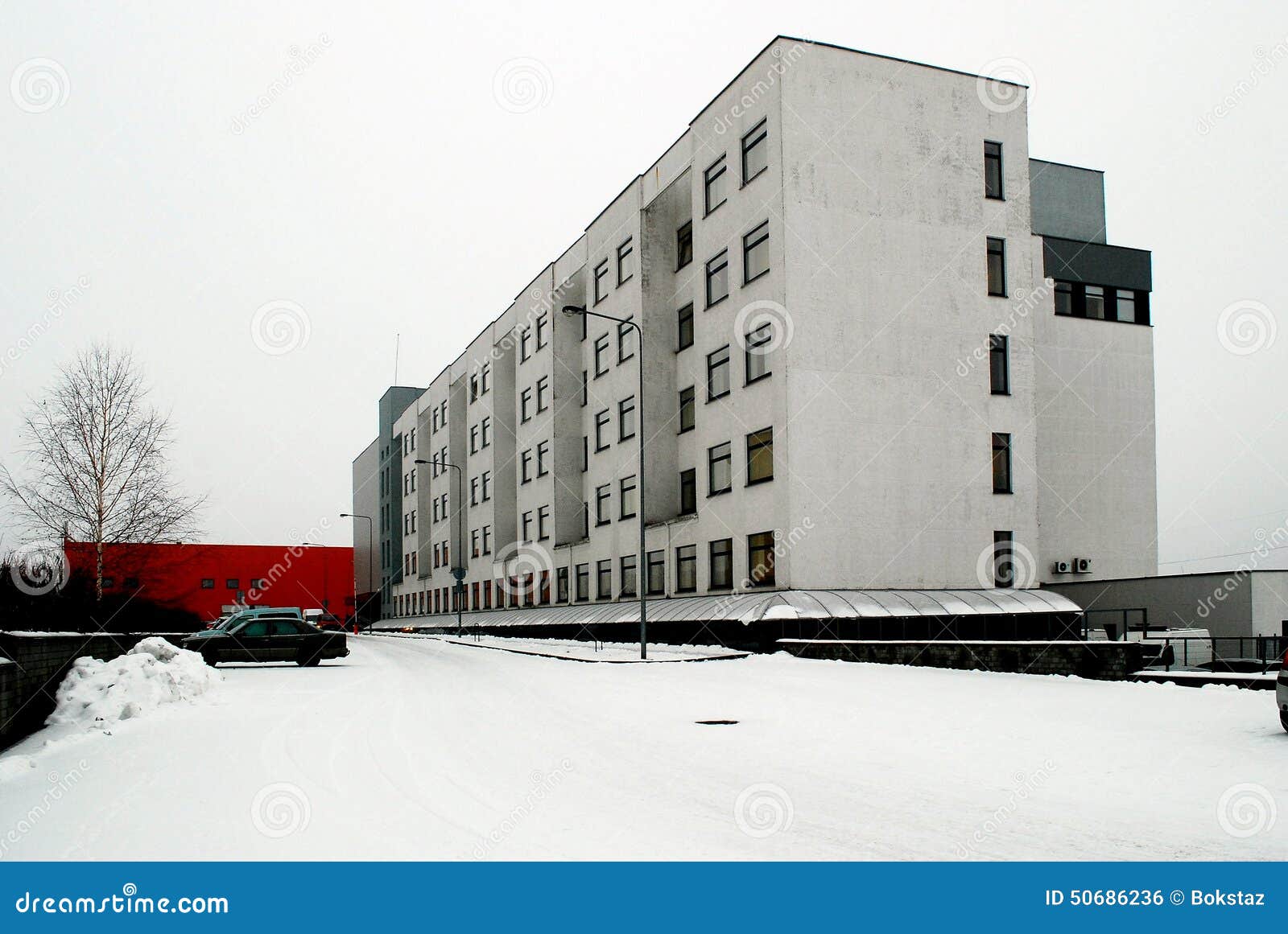 Winter in capital of Lithuania Vilnius city Pasilaiciai district. VILNIUS LITAUEN - JANUARI 26: Övervintra i huvudstad av det Litauen Vilnius stadsPasilaiciai området på Januari 26, 2015, Vilnius, Litauen