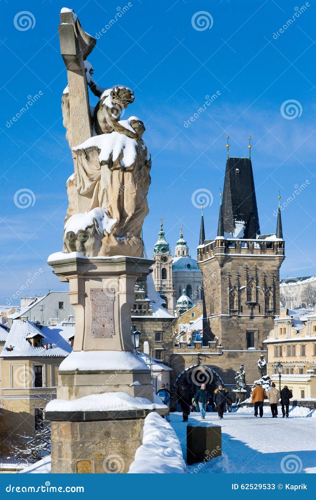 Prague castle and Charles bridge, Prague (UNESCO), Czech republic. ΠΡΑΓΑ, ΔΗΜΟΚΡΑΤΊΑ ΤΗΣ ΤΣΕΧΊΑΣ - 25 ΙΑΝΟΥΑΡΊΟΥ 2012: Κάστρο της Πράγας και γέφυρα του Charles πέρα από τον ποταμό Moldau, μικρότερη πόλης περιοχή στην Πράγα, Τσεχία Προστατευμένος από την ΟΥΝΕΣΚΟ, εθνικό πολιτιστικό ορόσημο
