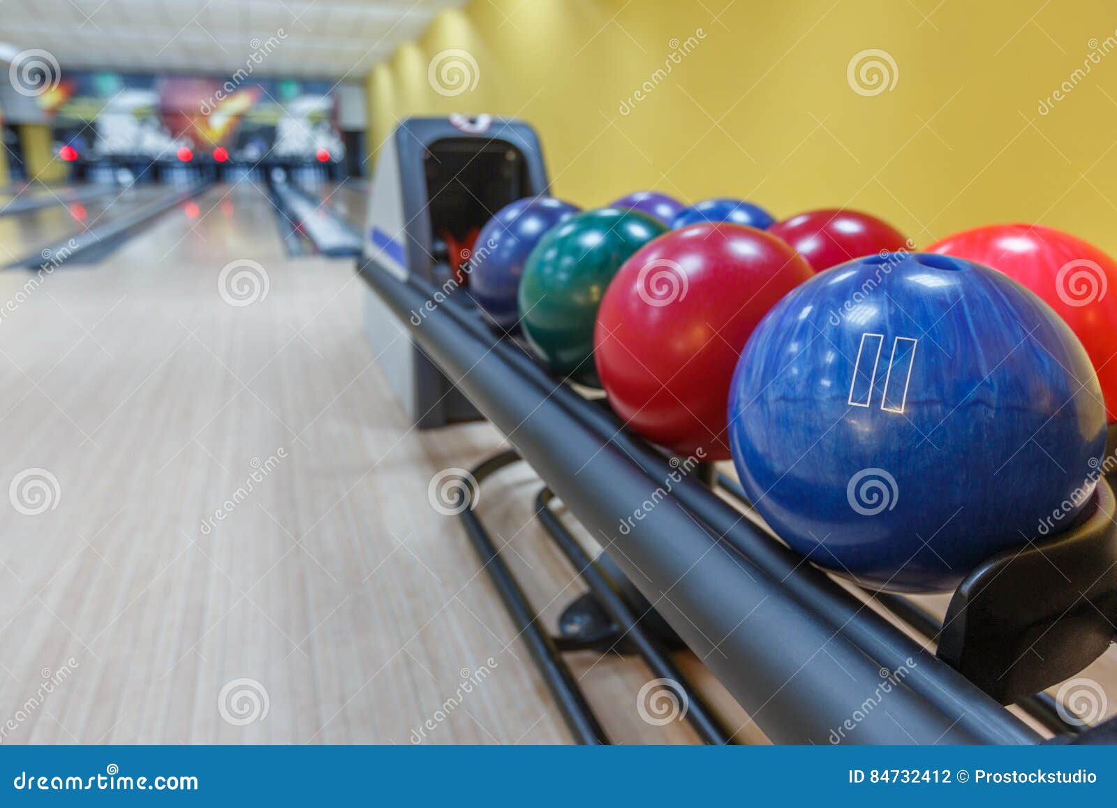 Bowling Balls Return Machine, Alley Background Foto de Stock - Imagem ...