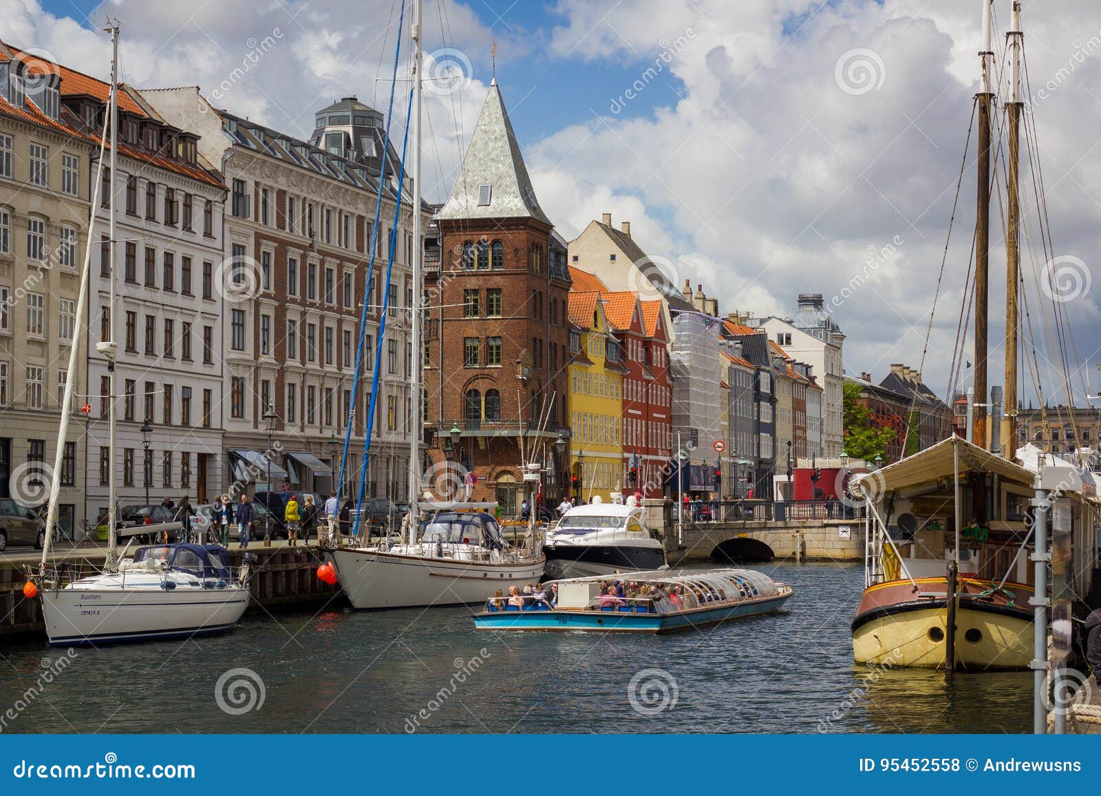 Nyhavn Canal Copenhagen redaktionell arkivfoto. Bild av turist - 95452558