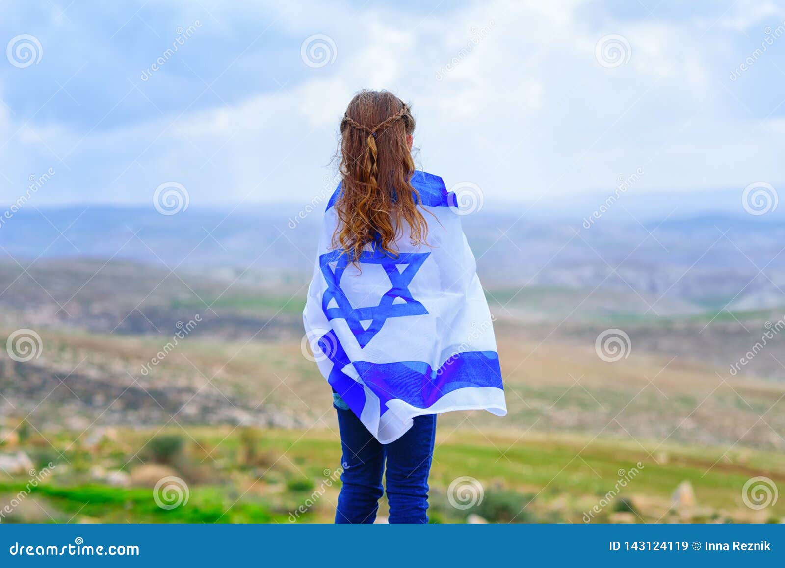 Israeli Jewish Little Girl with Israel Flag Back View. Stockbild Bild