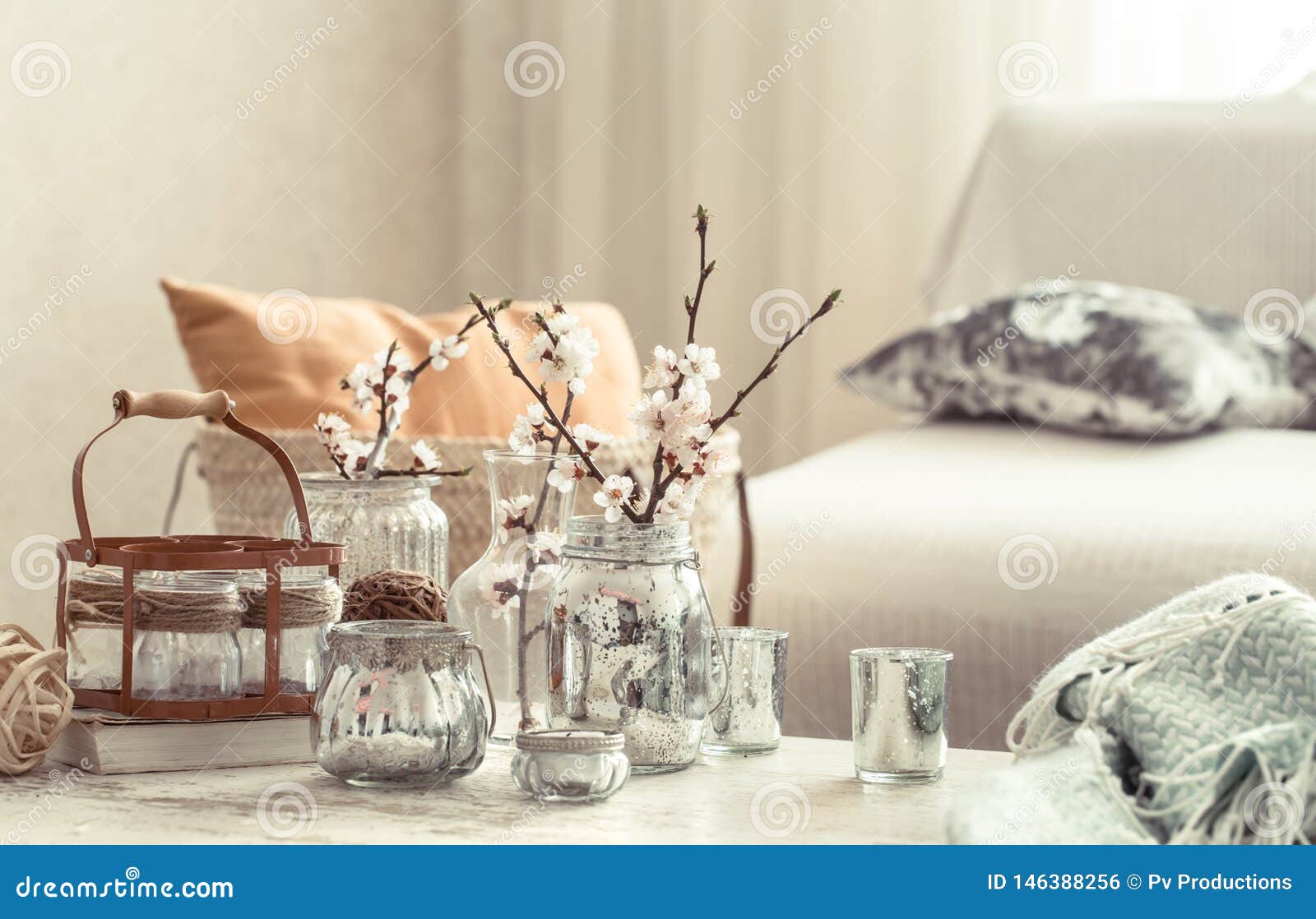 Still Life with Vases with Spring Flowers in the Living Room 库存照片 - 图片 ...