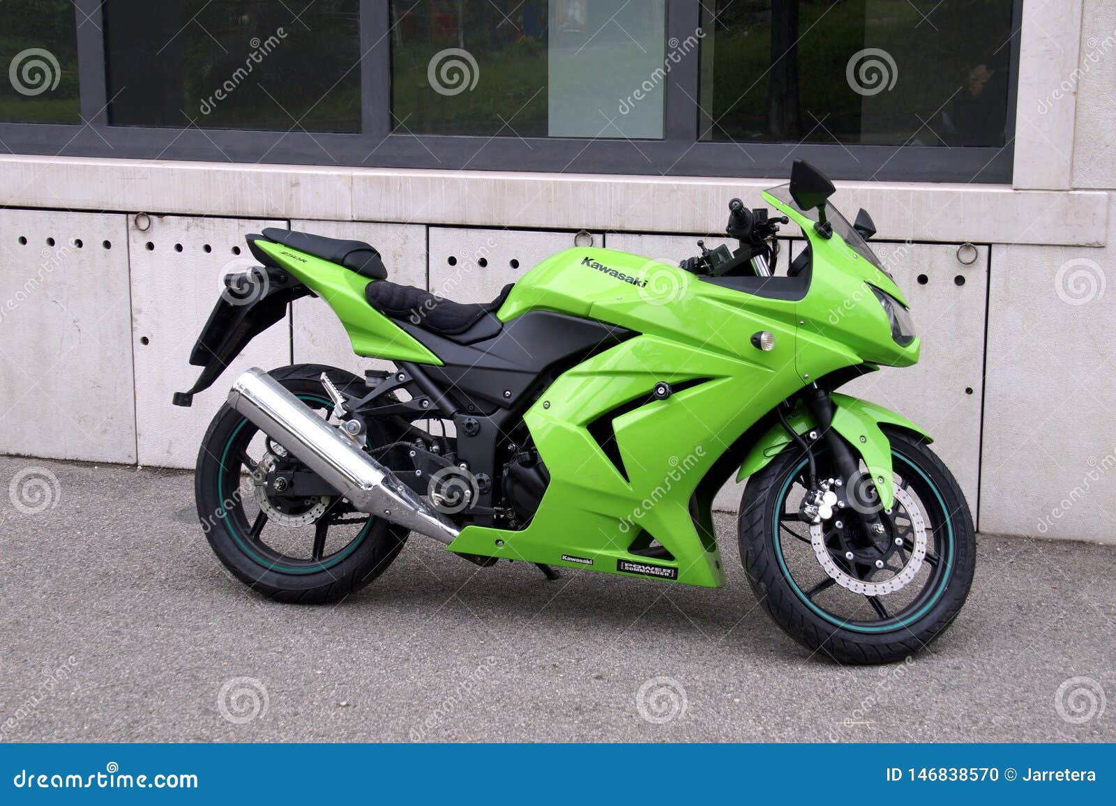 Green Kawasaki Ninja 250R imagem editorial. Imagem de verde - 146838570, image size:1600x1156