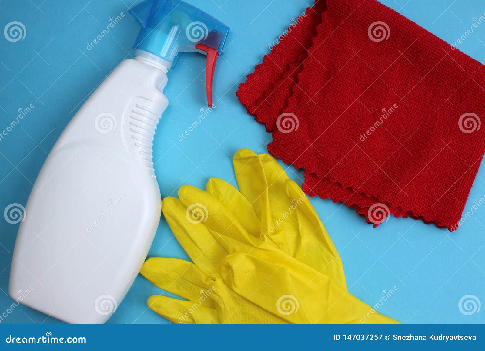Window Cleaning Gloves and a Rag for Cleanliness Imagem de Stock
