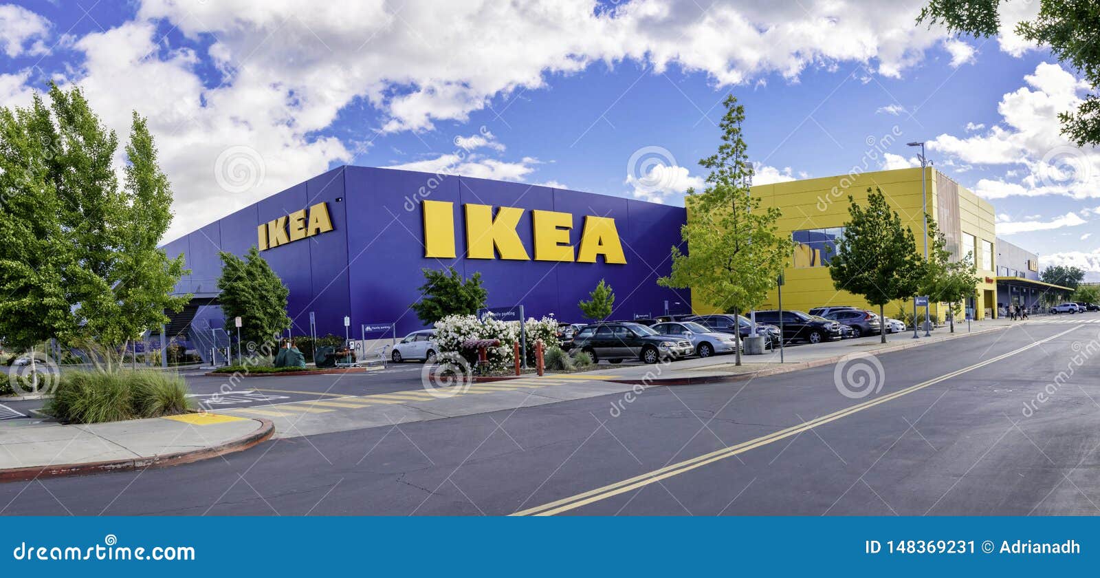 Exterior View of an IKEA Furniture Store Redactionele Foto Image of