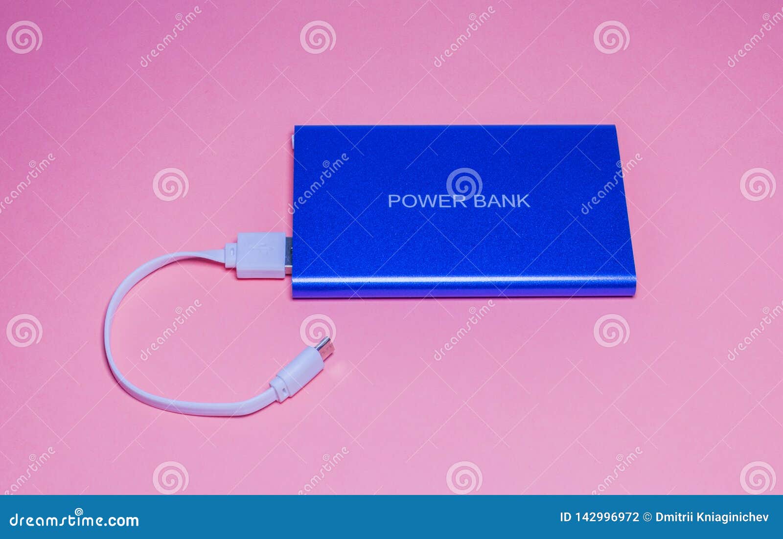 Power bank for charge telephone on pink background-image. R Luz artificial
