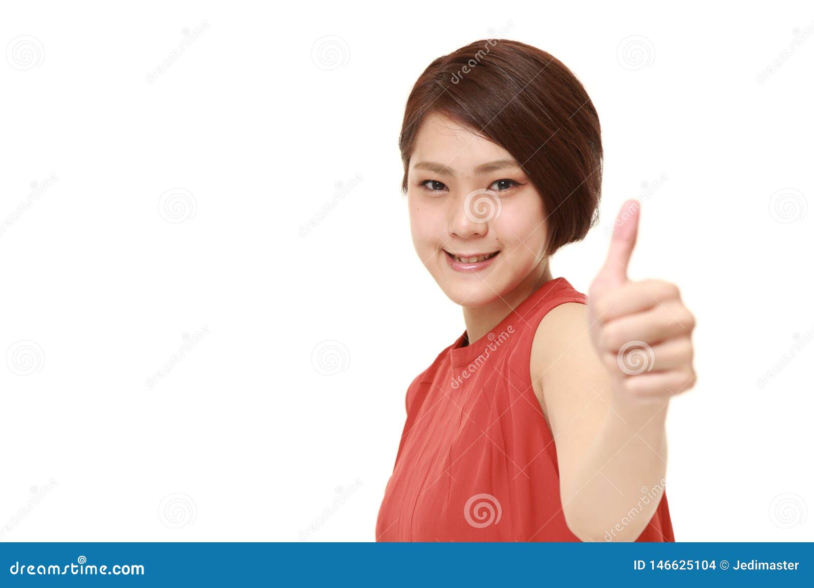 Young Asian woman with thumbs up gesture. Studio van jonge Aziatische vrouw wordt geschoten die rode sleeveless op witte achtergrond dragen die