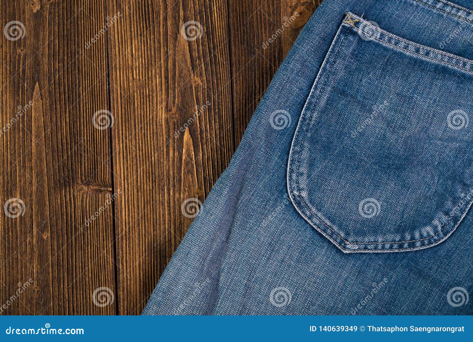 Frayed Jeans or Blue Jeans Denim Collection on Rough Dark Wooden Table Background, View with Copy Fashion Concept Imagen de archivo - Imagen de tela, mezclilla: 140639349