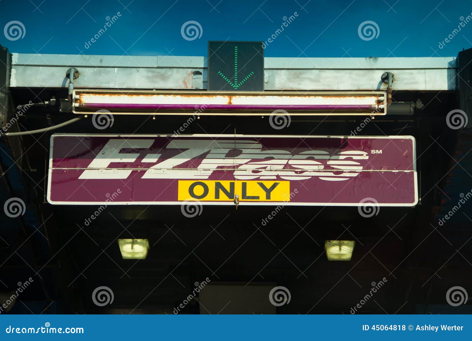 E-Z Pass Lane Sign editorial stock photo. Image of york - 45064818