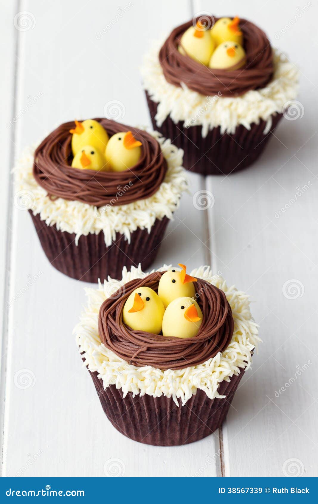 Easter chick cupcakes stock image. Image of snack, holidays - 38567339