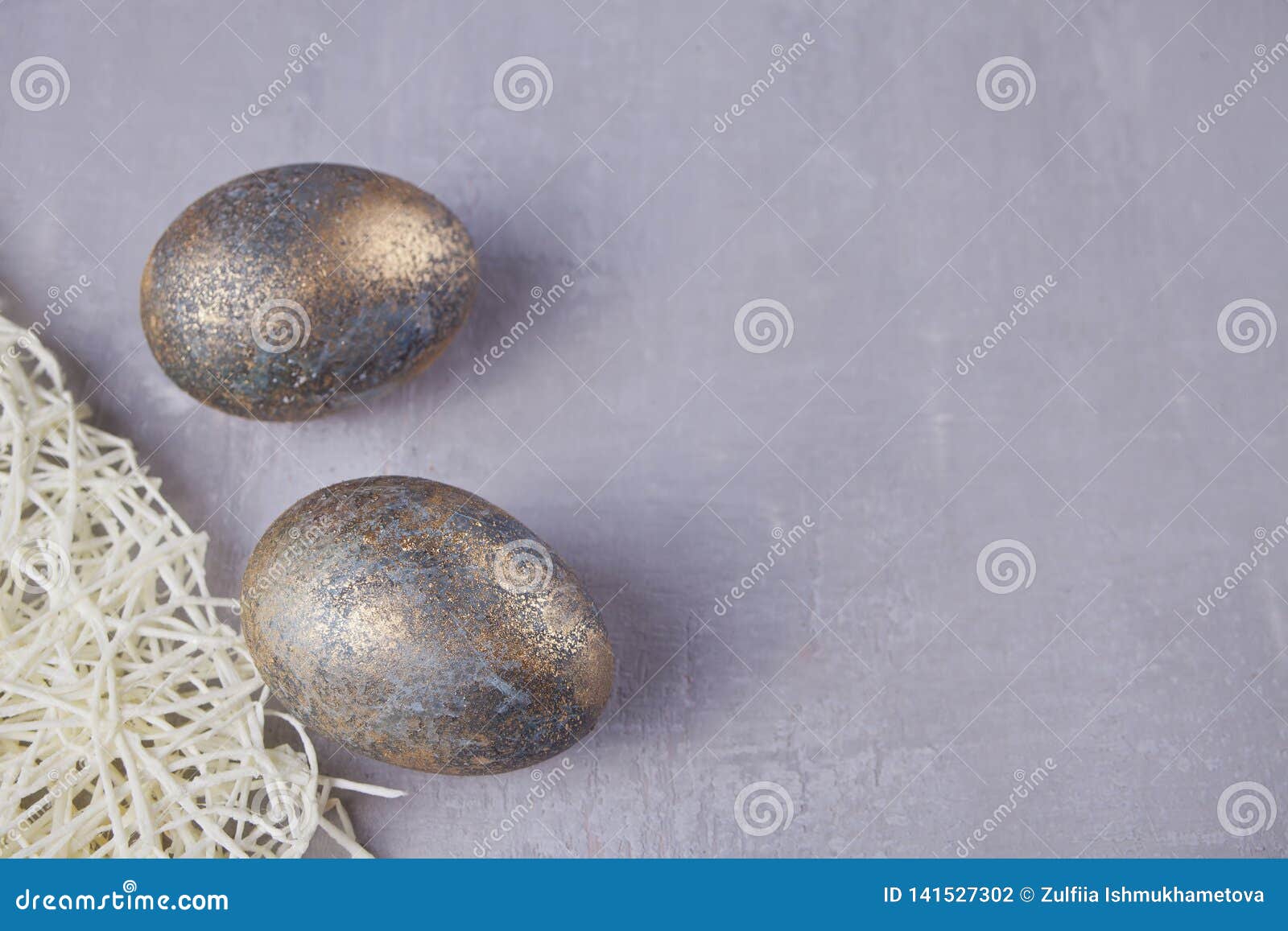 Серебряное яйцо раст. Пасхальные яйца серебро. Серебряные яйца на Пасху. Серые пасхальные яйца. Серебристые пасхальные яйца.