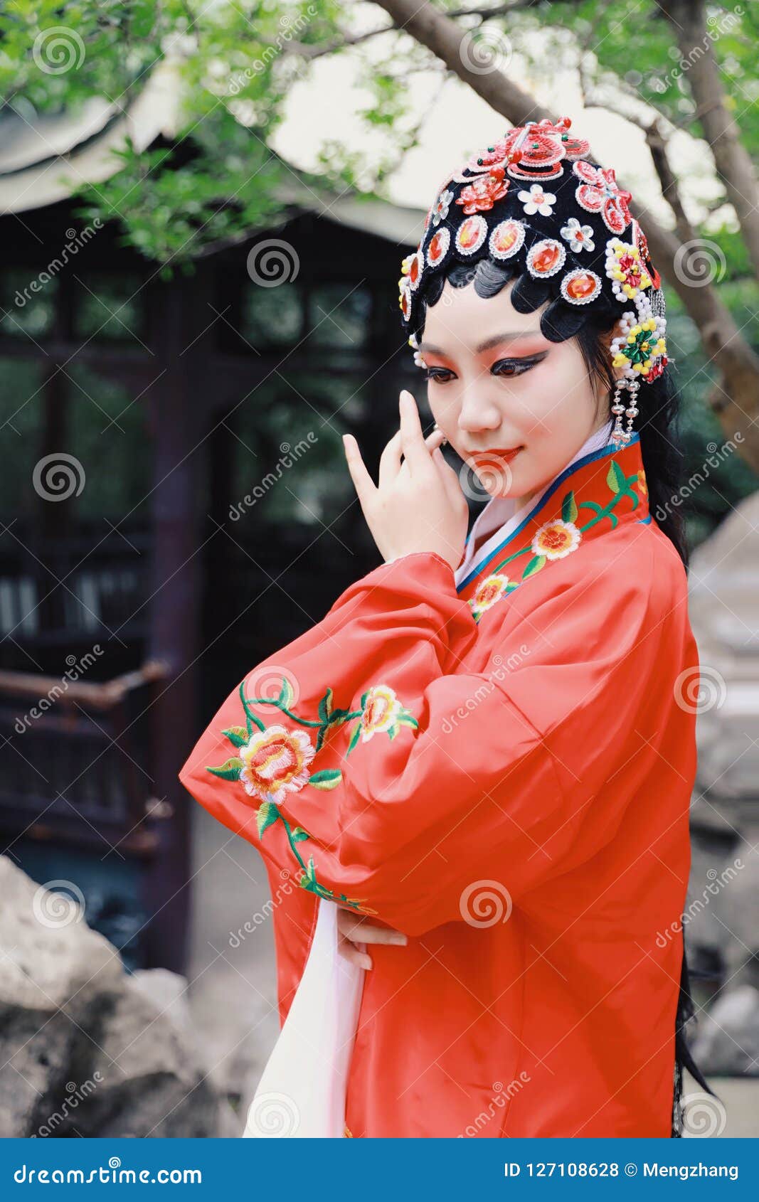 Aisa Chinese Actress Peking Beijing Opera Costumes Pavilion Garden ...