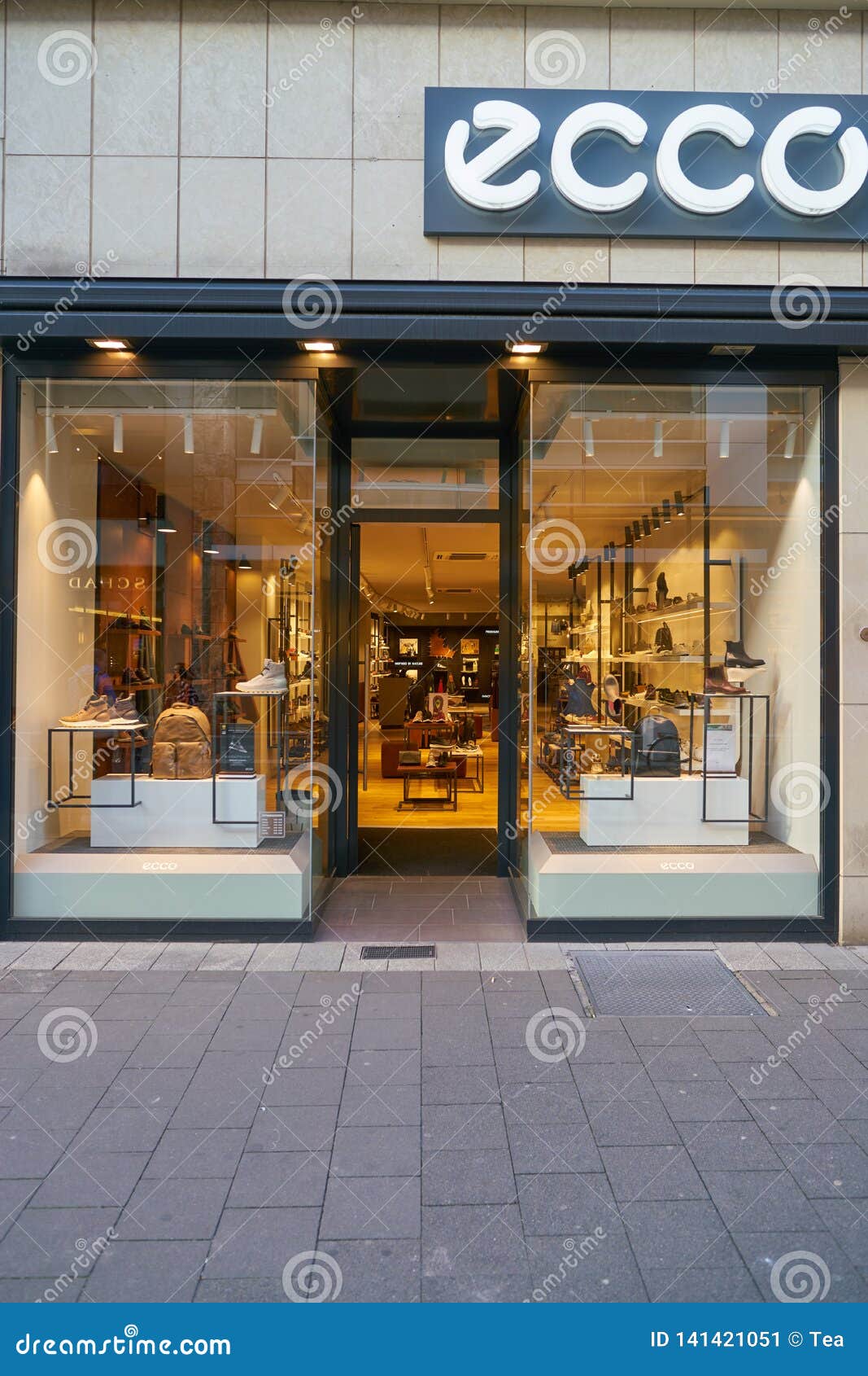 ulykke At interagere Øl Ecco Shop Photos - Free & Royalty-Free Stock Photos from Dreamstime