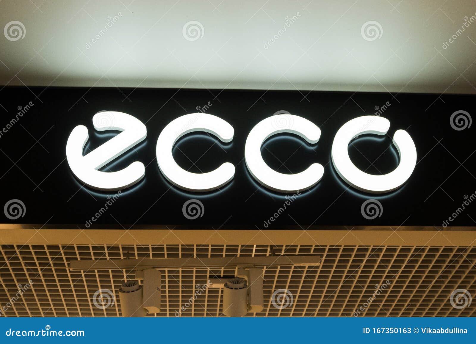 dobbeltlag Underskrift tæt Ecco Store in Galeria Shopping Mall in Saint Petersburg, Russia Editorial  Stock Photo - Image of fashion, design: 167350163