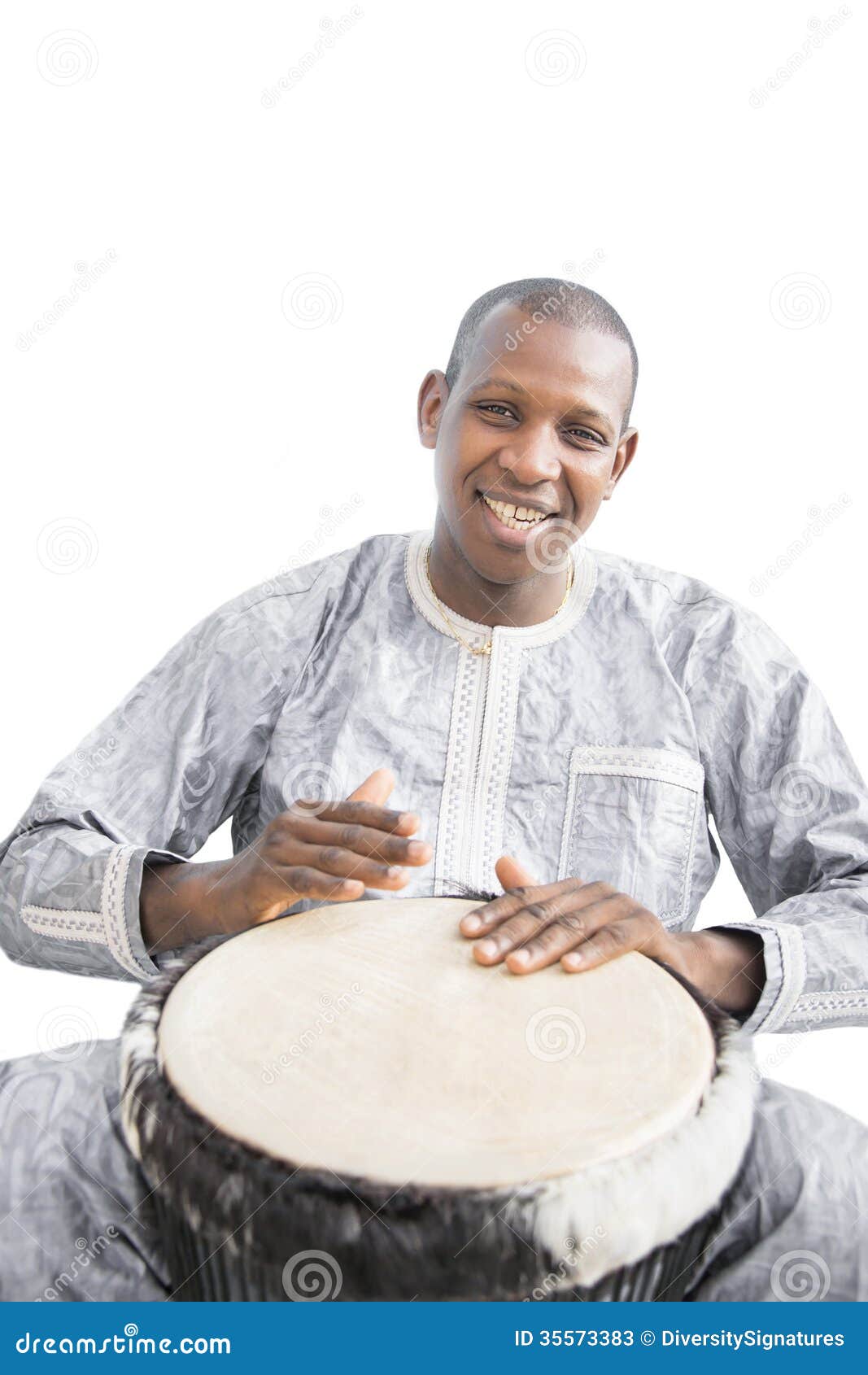 Echte Djembespeler, Traditioneel Kledingstuk, Senegal Stock Afbeelding