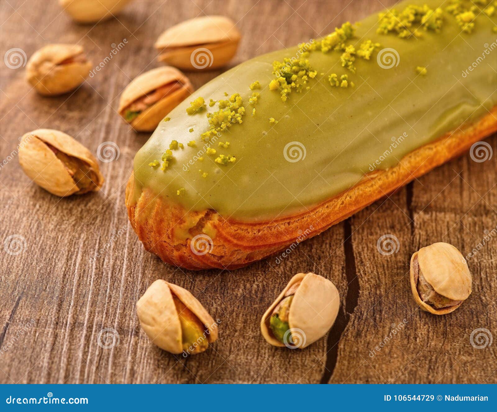 Eclair Francês Do Pistache Feito No Estilo Parisiense Imagem de Stock