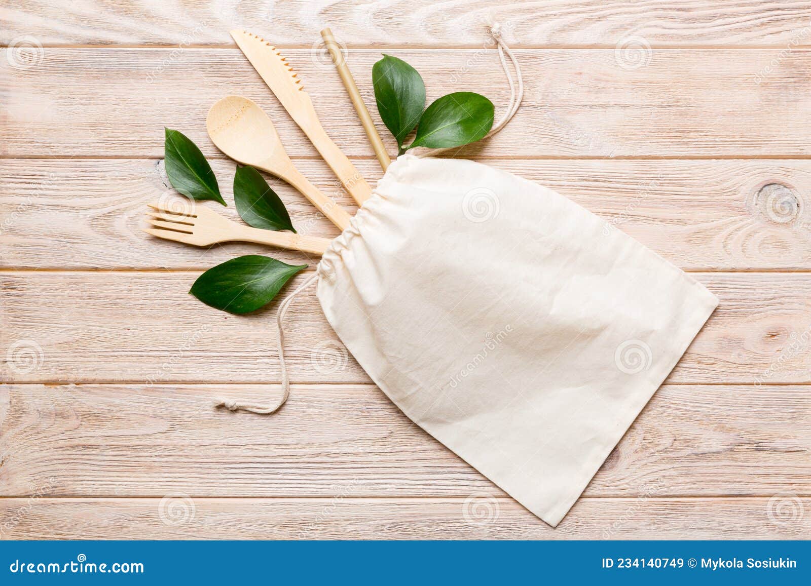 Eco Friendly Reusable Recyclable White Eco Bag with Kitchenware on