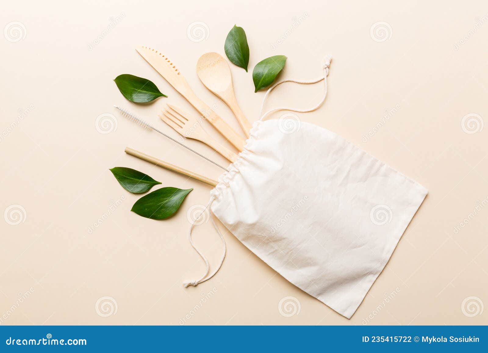 Eco Friendly Reusable Recyclable White Eco Bag with Kitchenware on