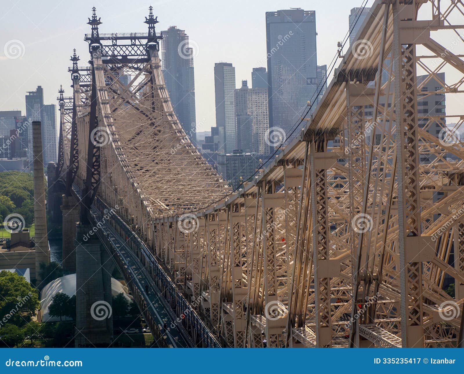 ed koch queensboro bridge connecting new york city manhattan to roosvelt island and queens aerial view from cable car