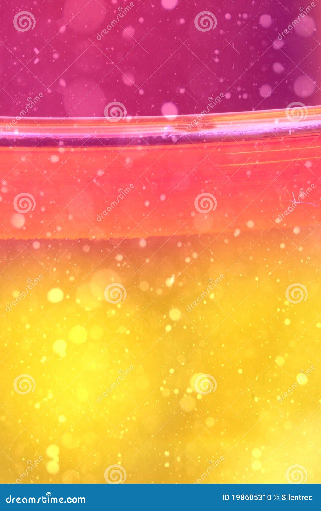 the edge of the glass in a yellow-purple glow