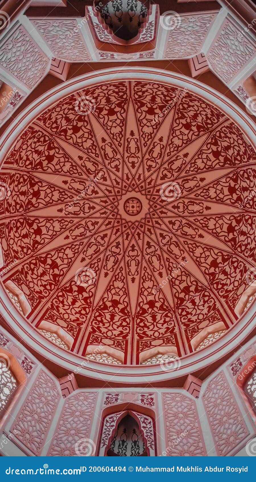 Edificio De Arquitectura Roja De Mezquita Foto de archivo - Imagen de  mezquita, fortuna: 200604494