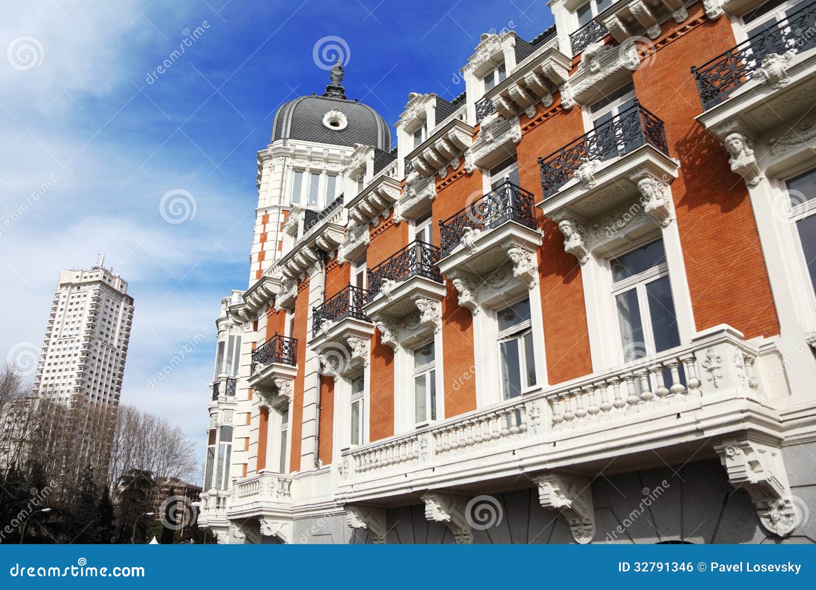 edificio de la real compania asturiana de minas