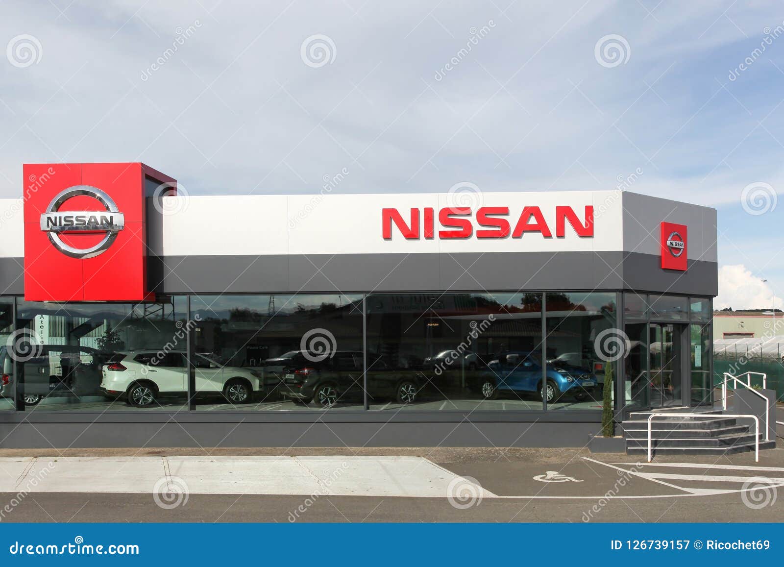 Edificio De La Representación De Nissan Fotografía editorial Imagen