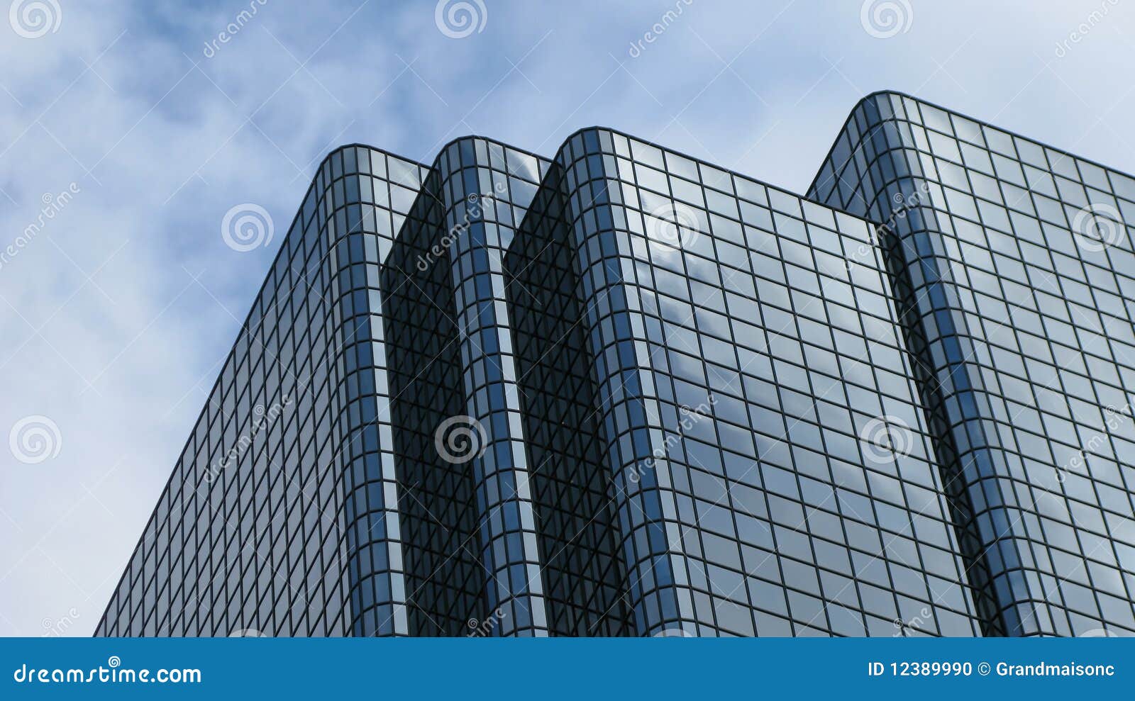 Edificio de oficinas de Boston en el día