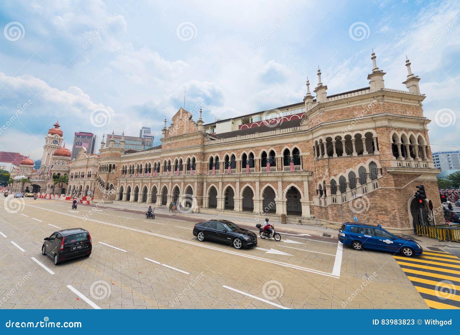 Edificio de Sultan Abdul Samad, Kuala Lumpur. KUALA LUMPUR - 14 DE JUNIO DE 2016: La fachada de Sultan Abdul Samad Building, delante del cuadrado de la independencia La construcción originalmente contuvo las oficinas de la administración colonial británica