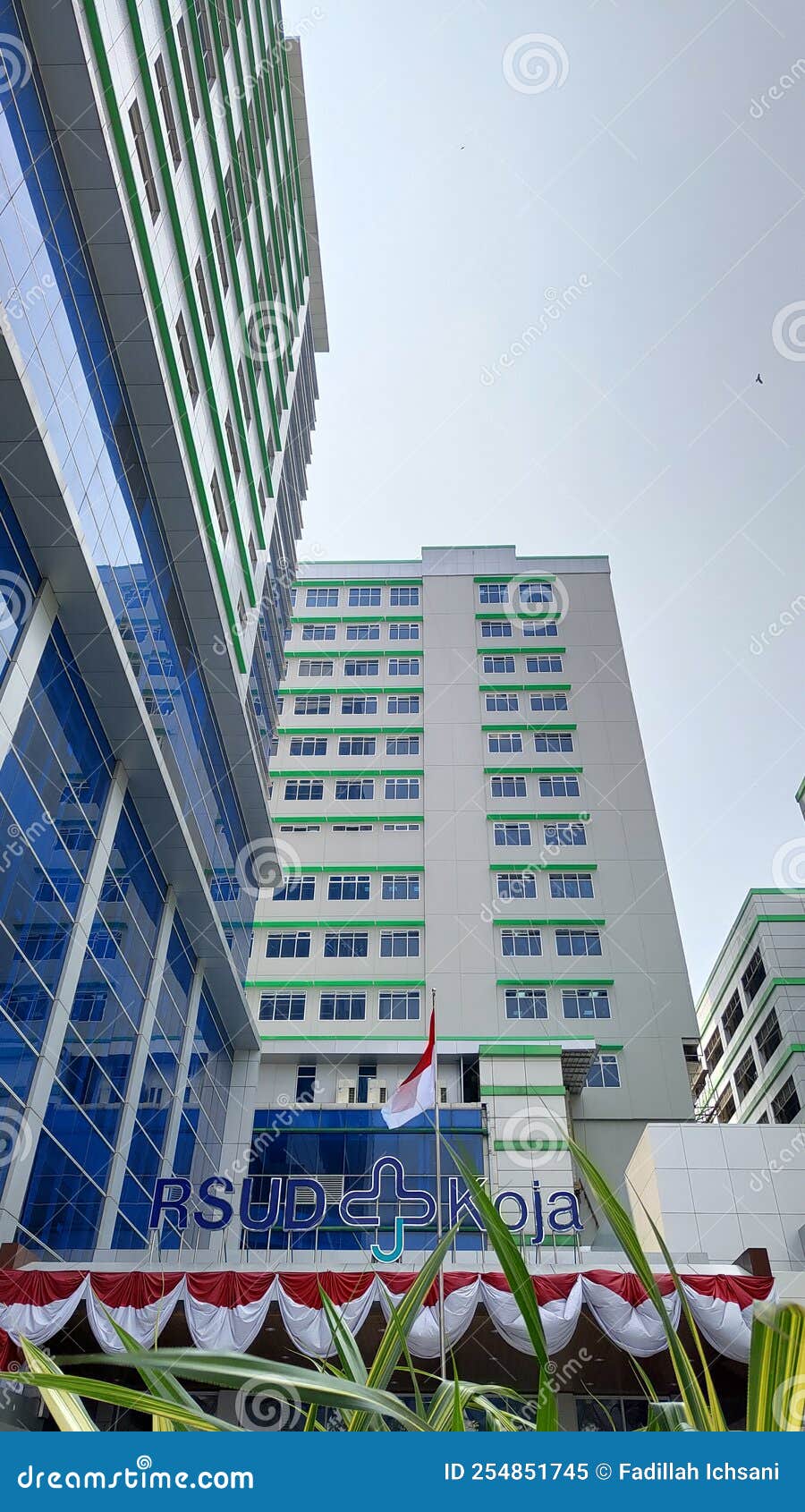 edificio-del-hospital-de-koja-al-norte-de-jakarta-indonesia-imagen