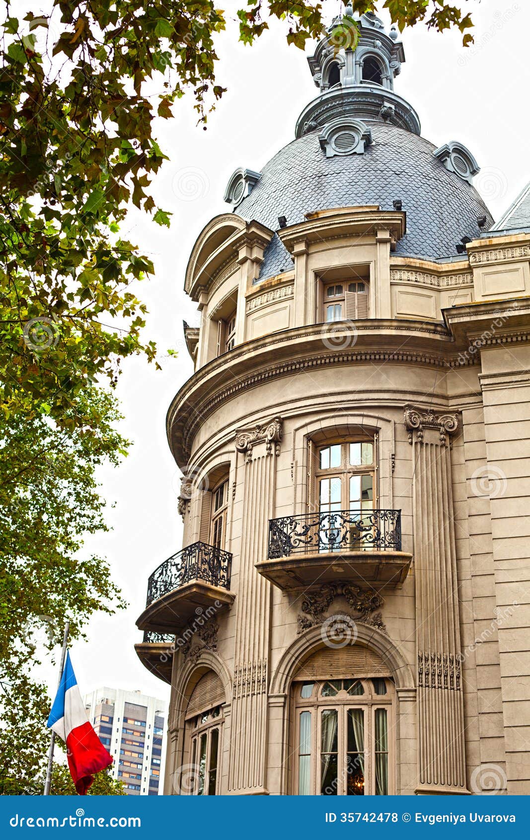 Edificio Francés Del Estilo En Buenos Aires Foto de archivo Imagen de