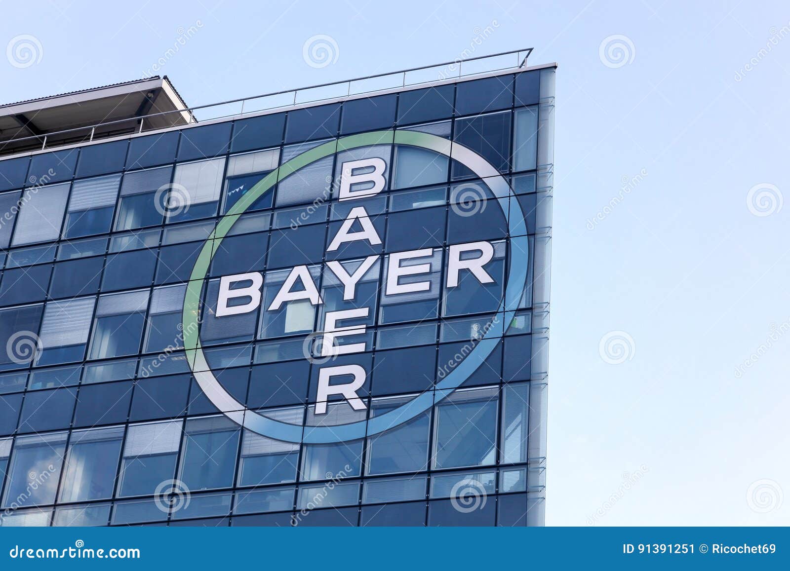 Edificio Y Oficina De Bayer Foto editorial Imagen de insignia, salud