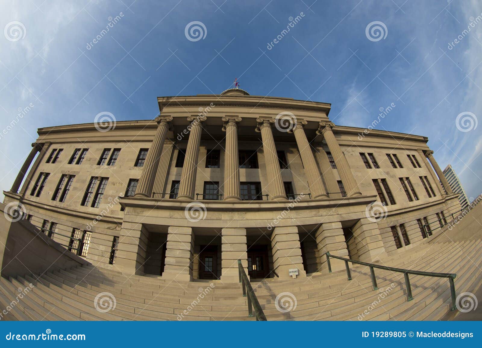 Edifício do Capitólio do estado de Tennessee. NASHVILLE, TN ABRIL 21, Capitólio do estado de 2011-The Tennessee, situado em Nashville, Tennessee, é a HOME da legislatura de Tennessee, da posição do escritório do regulador, e de um marco histórico nacional. Projetado pelo arquiteto William Strickland, é um dos exemplos os mais proeminentes de Nashville da arquitetura grega do renascimento. É um de somente onze Capitólios do estado (junto com aqueles de Delaware, Ha