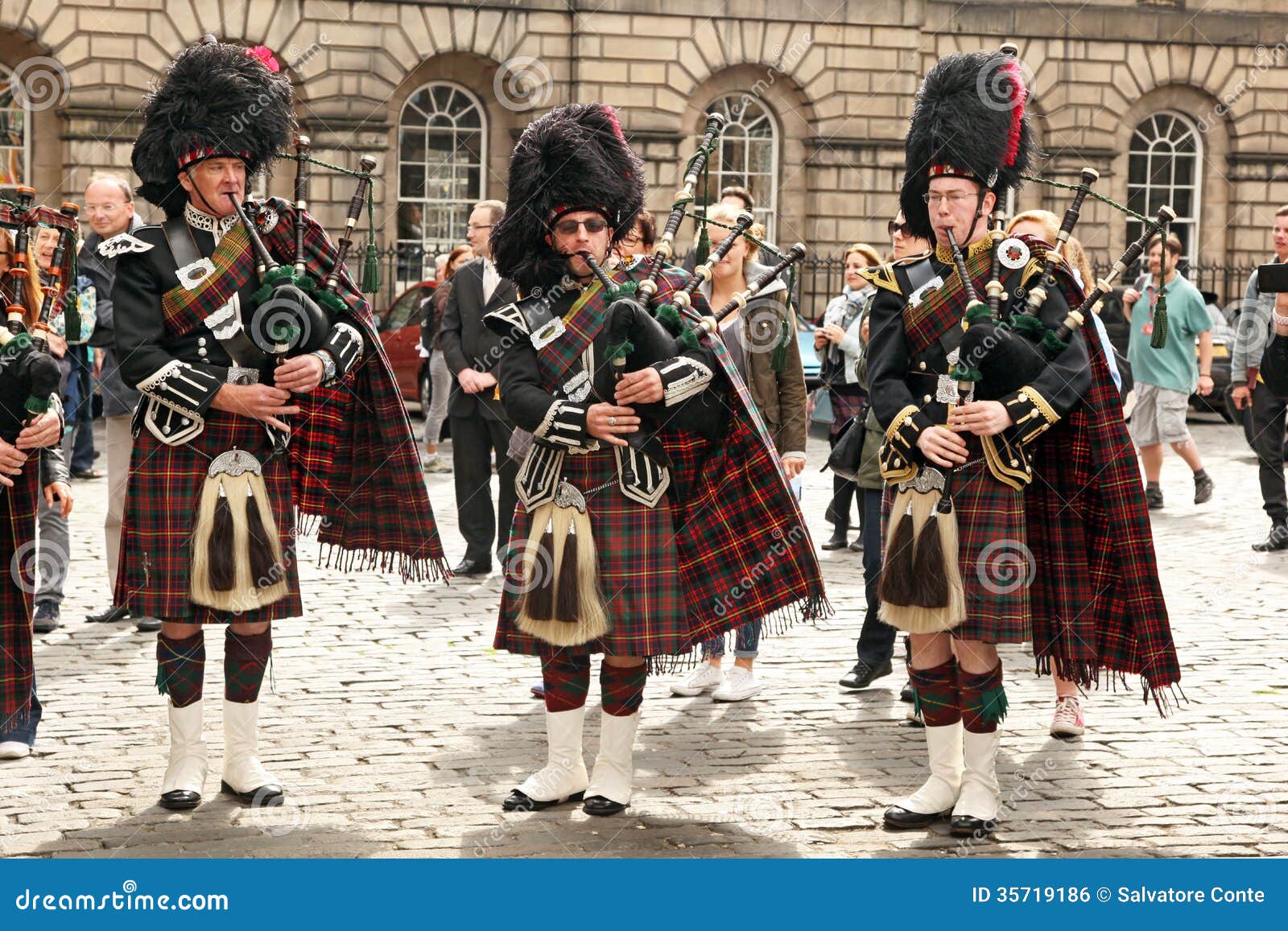 Современная английская музыка. Волынщики Шотландии. Фестиваль волынщиков в Шотландии Эдинбург. Шотландский килт и волынка. Шотландия килт военный парад.