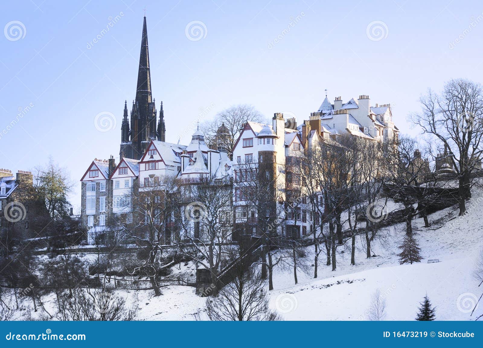 Edinburgh nella neve immagine stock. Immagine di costruzione - 16473219