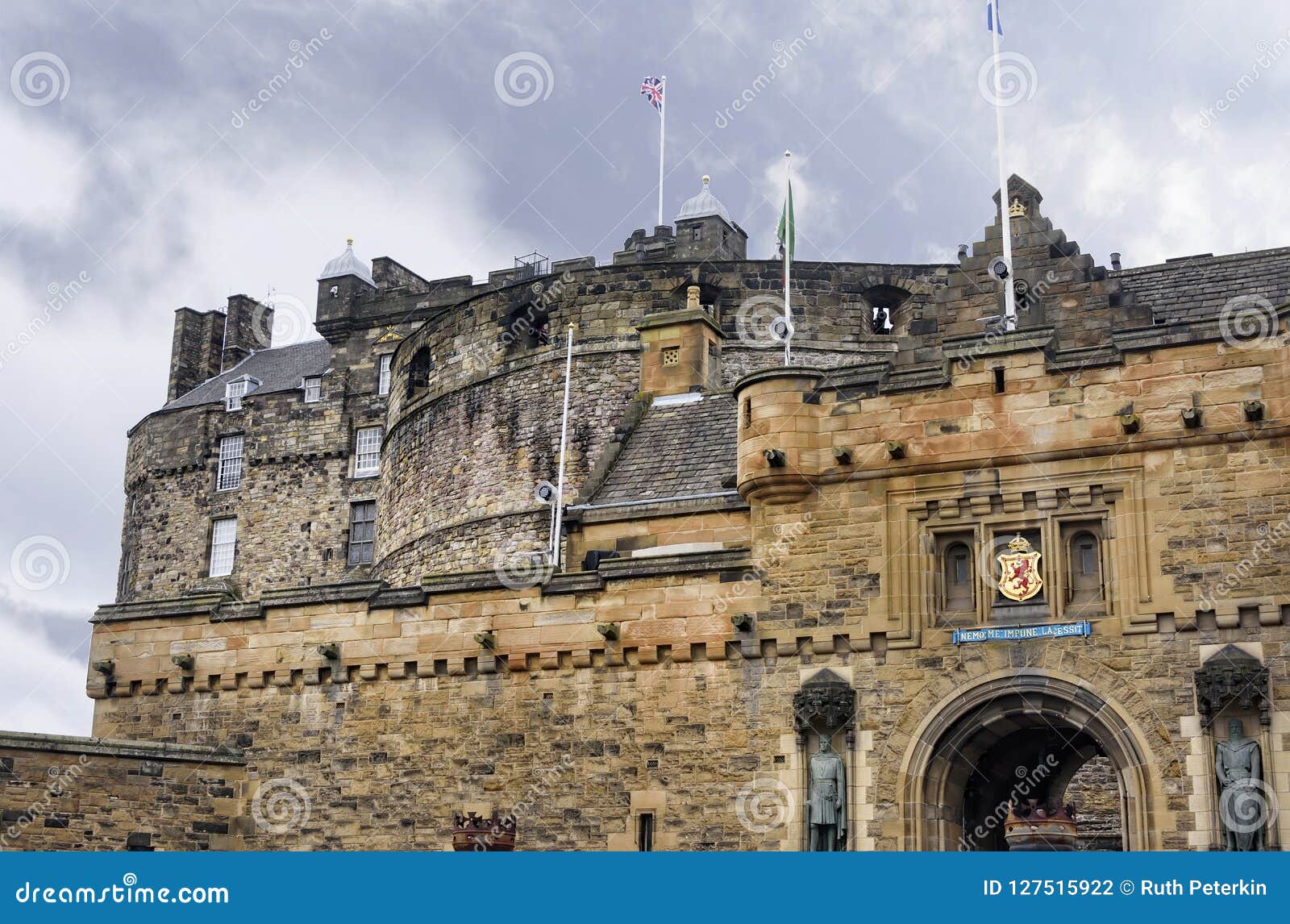 Edinburgh Schloss In Edinburgh Schottland Redaktionelles Stockfotografie Bild Von Gatter Grenzstein