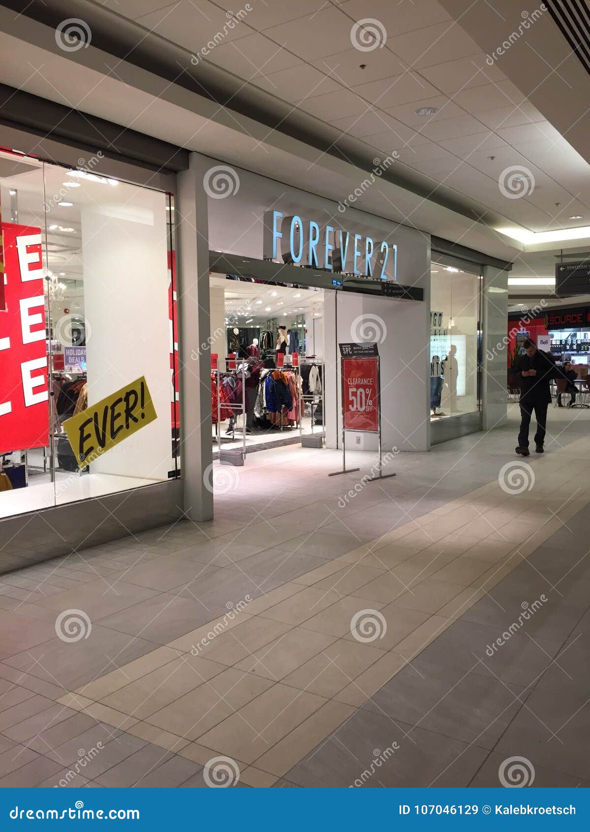 Editorial Photo Of Forever 21 Retail Store In An Empty Mall. Malls Have ...