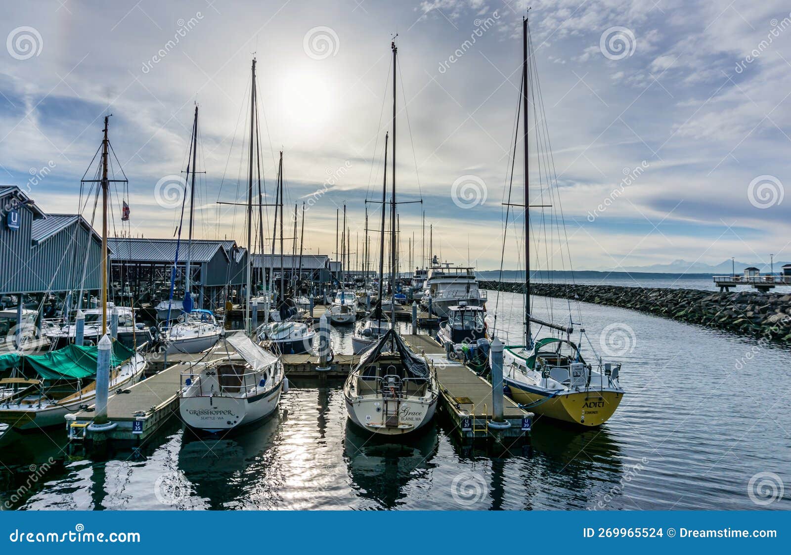 Edmonds Boats in Marina 2 editorial stock image. Image of washingotn