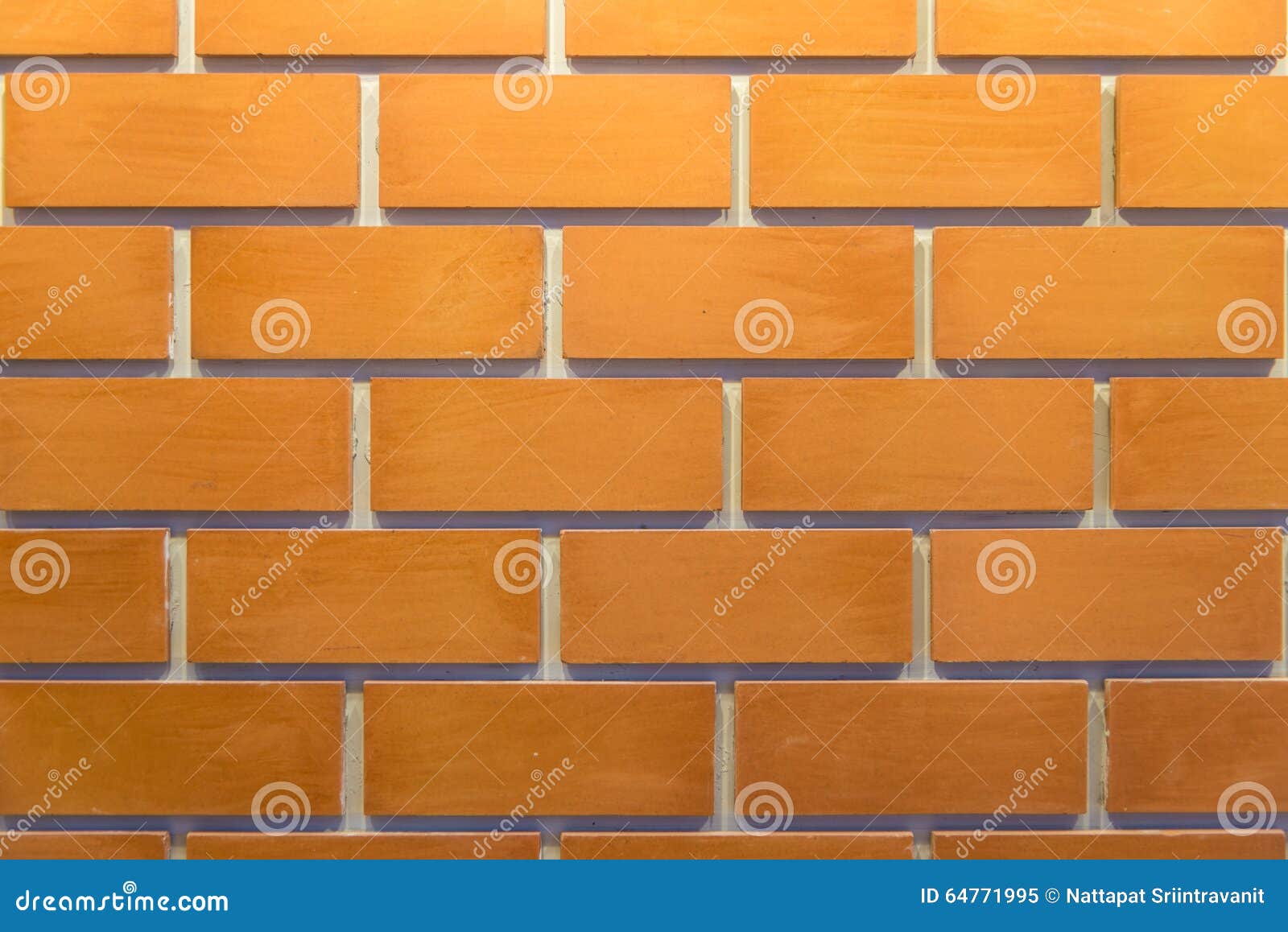 Een bakstenen muur met gebeëindigde kleur met licht en schaduw ... Kleur ontwerp muur